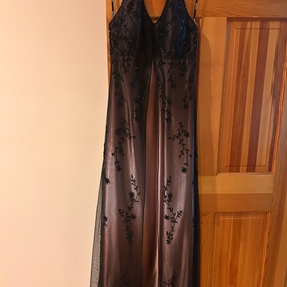 Elegant Dress with Beaded Overlay - Picture 3 of 5